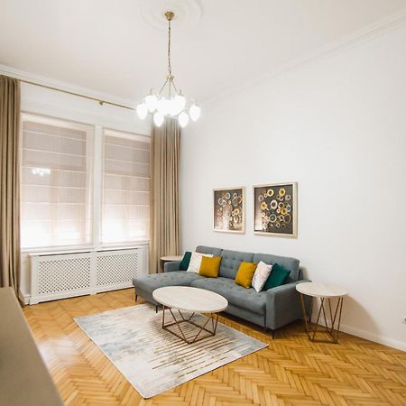 Unique Experience At Rimanoczy Palace Oradea Ngoại thất bức ảnh