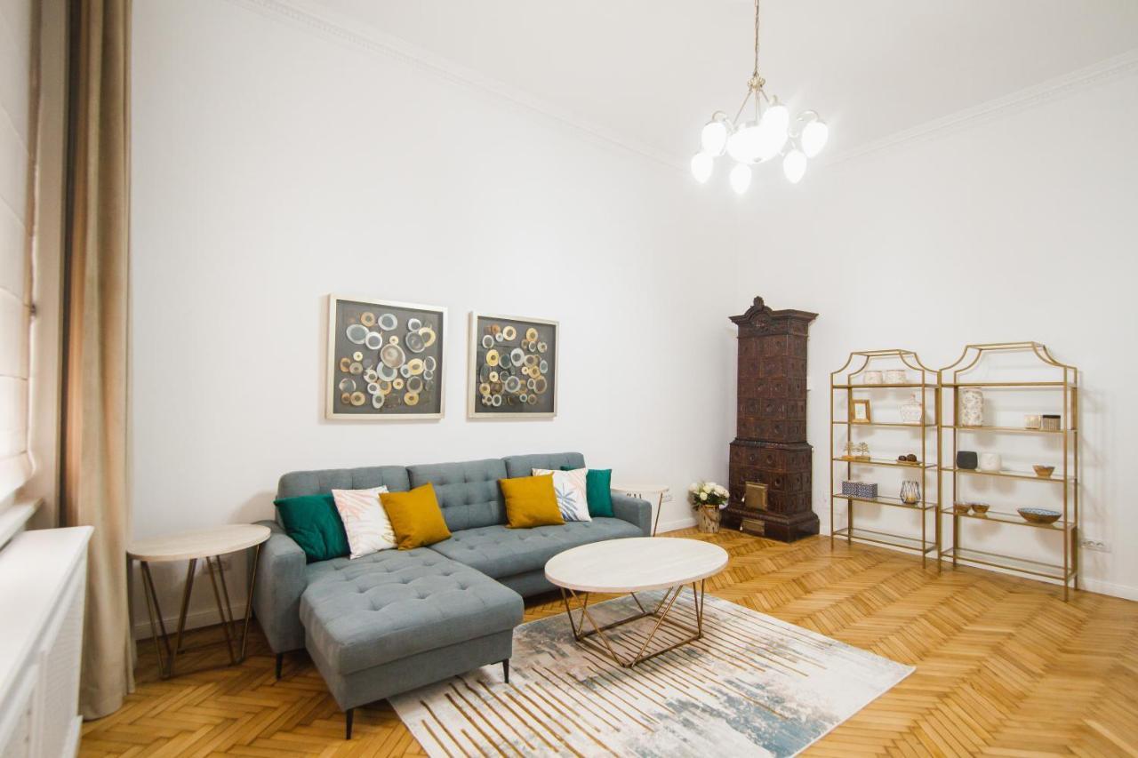 Unique Experience At Rimanoczy Palace Oradea Ngoại thất bức ảnh