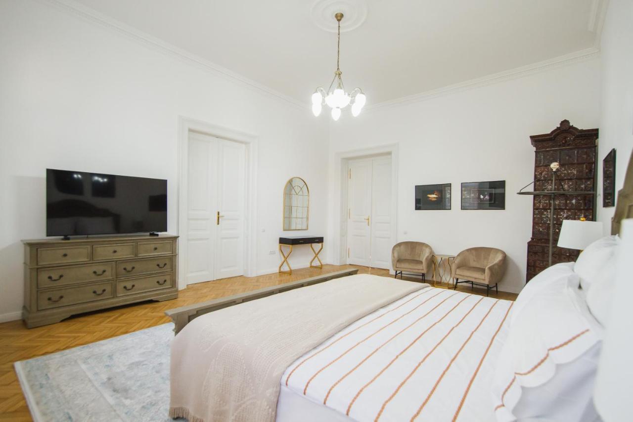 Unique Experience At Rimanoczy Palace Oradea Ngoại thất bức ảnh