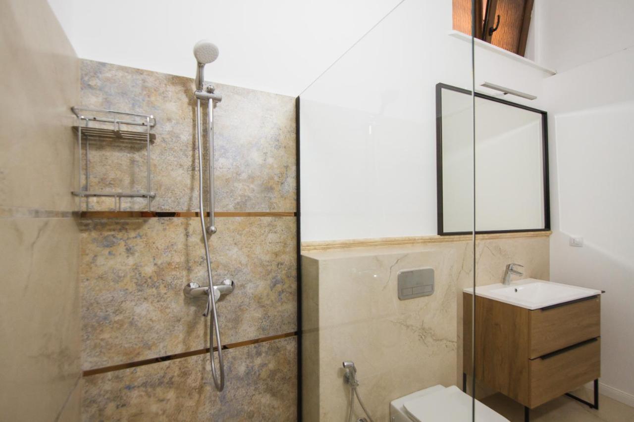 Unique Experience At Rimanoczy Palace Oradea Ngoại thất bức ảnh
