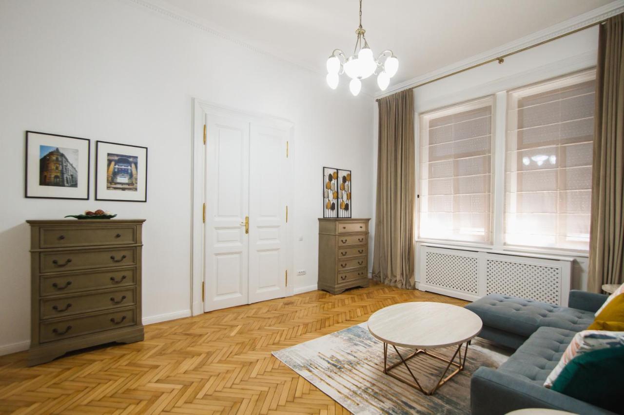 Unique Experience At Rimanoczy Palace Oradea Ngoại thất bức ảnh