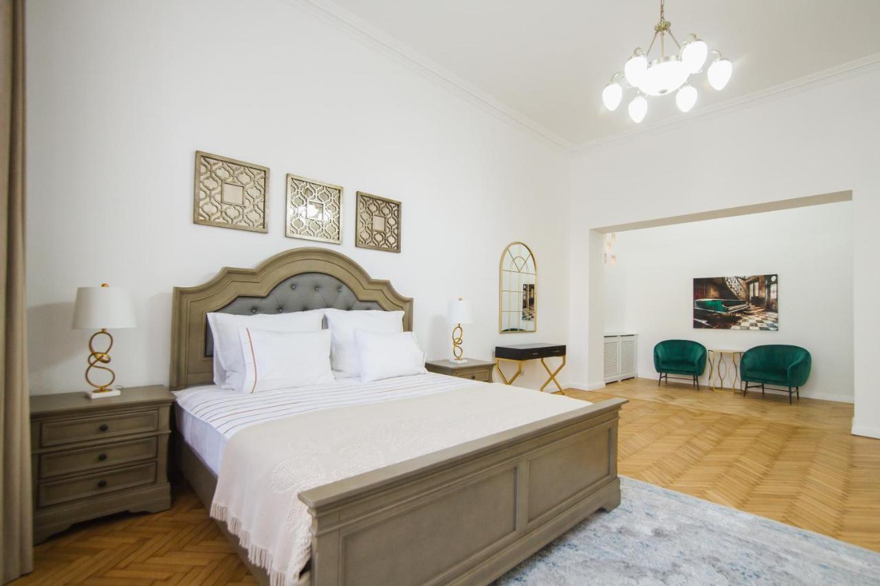 Unique Experience At Rimanoczy Palace Oradea Ngoại thất bức ảnh