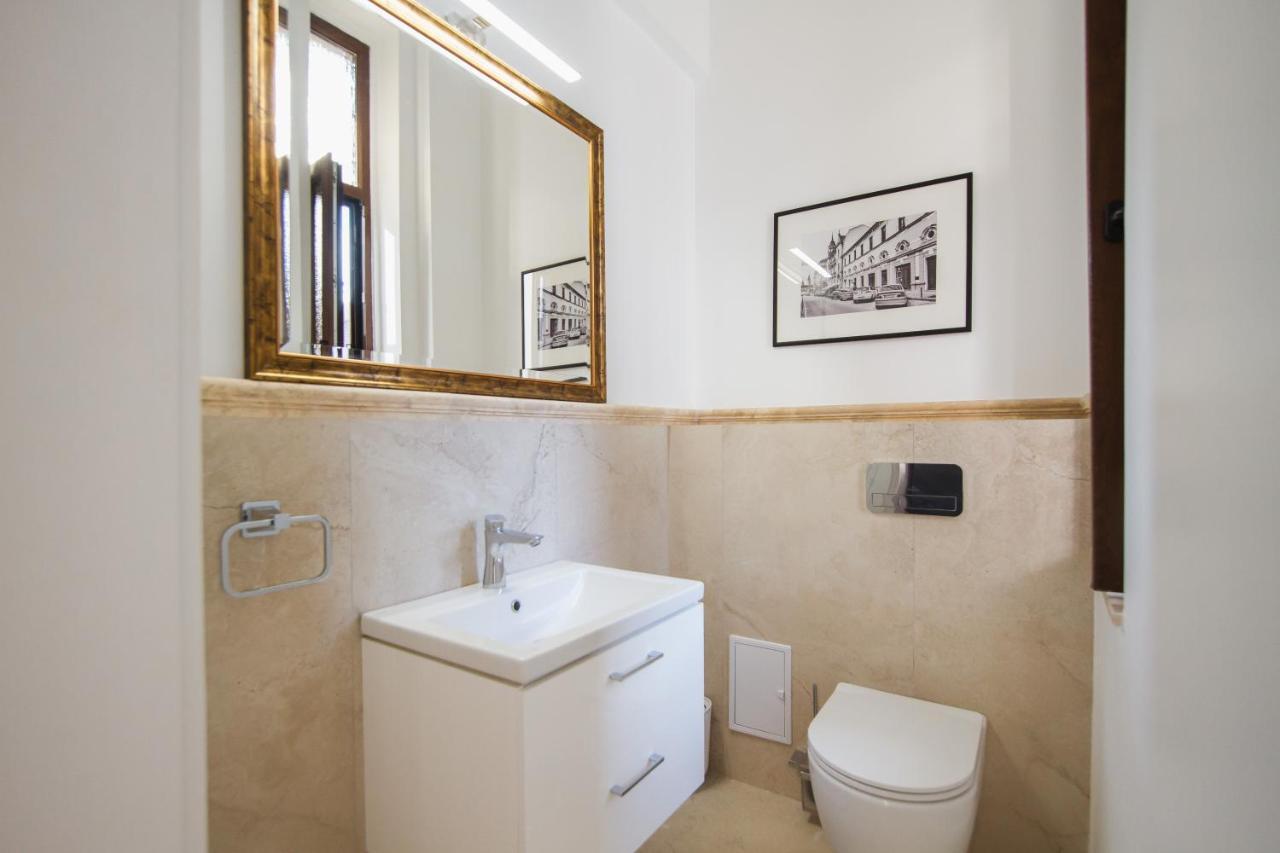 Unique Experience At Rimanoczy Palace Oradea Ngoại thất bức ảnh