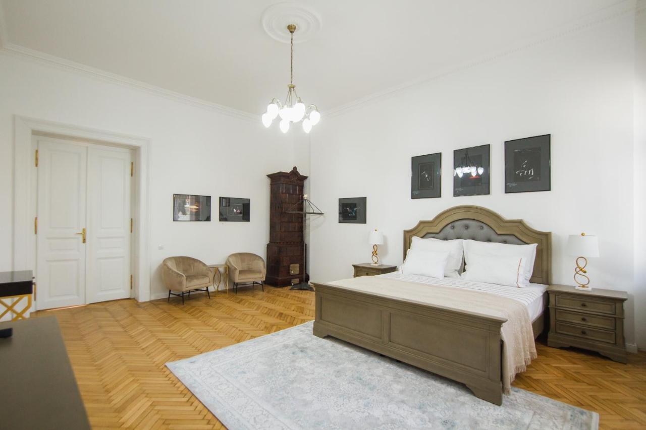 Unique Experience At Rimanoczy Palace Oradea Ngoại thất bức ảnh