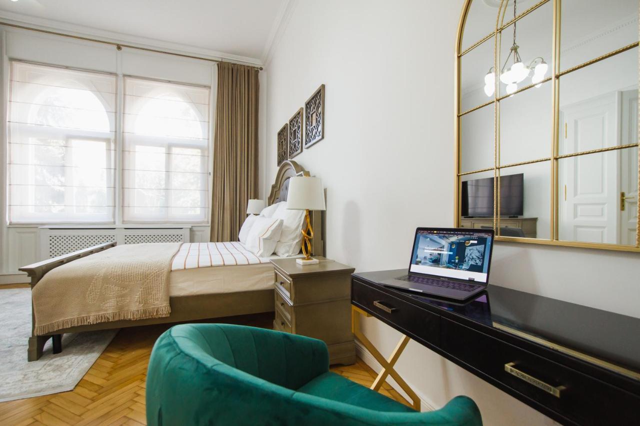 Unique Experience At Rimanoczy Palace Oradea Ngoại thất bức ảnh